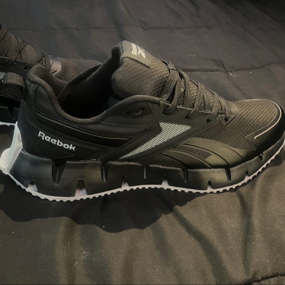 Reebok Men's Black and White Athletic Shoes